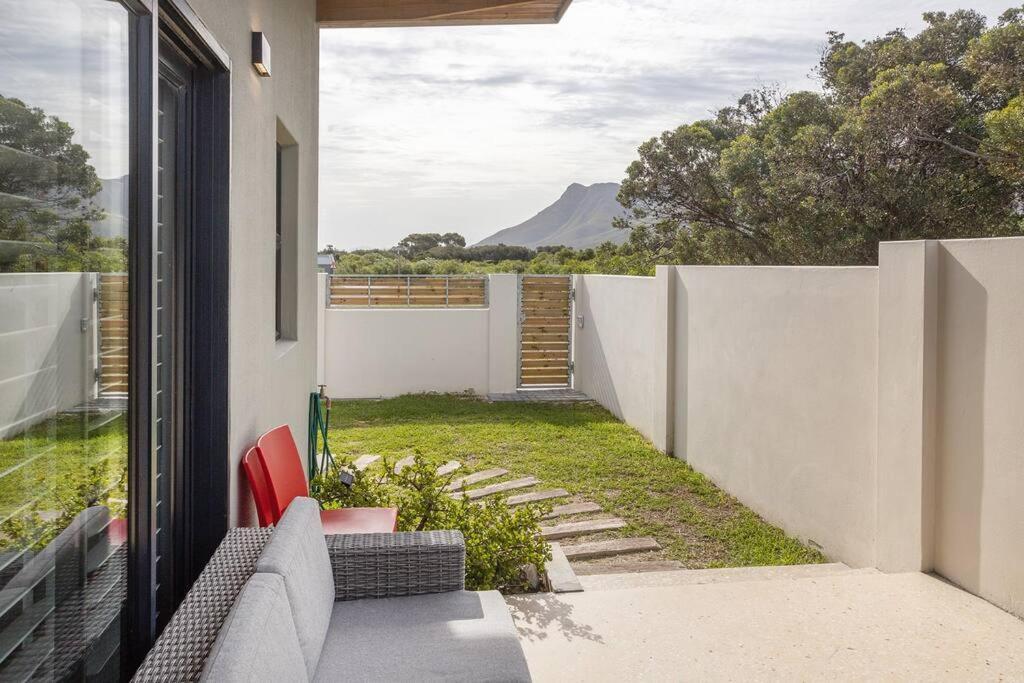 Mountain And Sea Cottage Hermanus Exterior foto